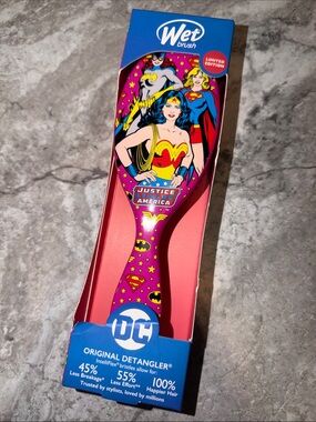 Wet Brush Limited Edition Justice League Wonder Woman Detangler - Pink
